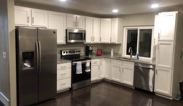 MileHi Vacation Home (near DIA, pet friendly, has a baby crib)