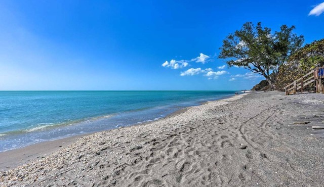 Miles of Private Gulf Beach-Luxury 4 BR-Pets Okay-Kayaks & SUPs-Best Shark Teeth