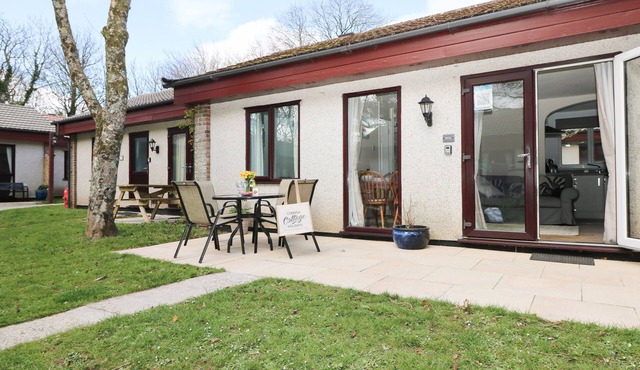 MILES RETREAT, pet friendly, with pool in Hayle