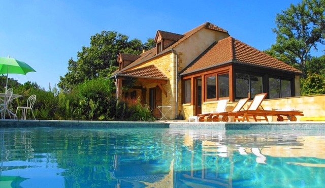 Milhac, beautiful villa with large garden and private swimming pool
