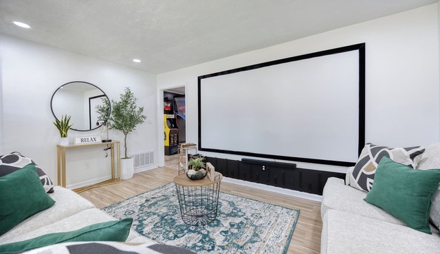 Military in Style/Movie Room/Game Room Minutes from Ft. Benning & Downtown area