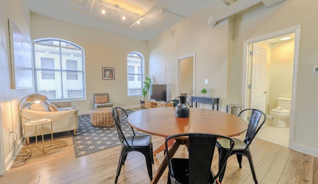 Milk153-2C-2/2 · Airy 2BR | Fidi Boston | Walk anywhere!