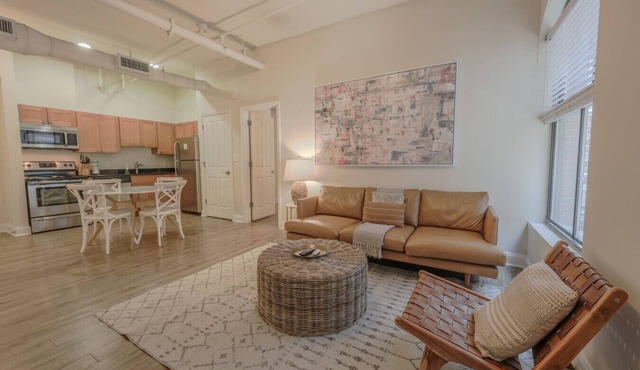 Milk153-3C-2/2 · Lavish FIDI 2br/2ba | Close to everything!