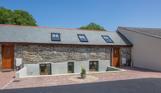 Milking Parlour, modern barn conversion. Nr Tintagel, Bude, Padstow & beach.