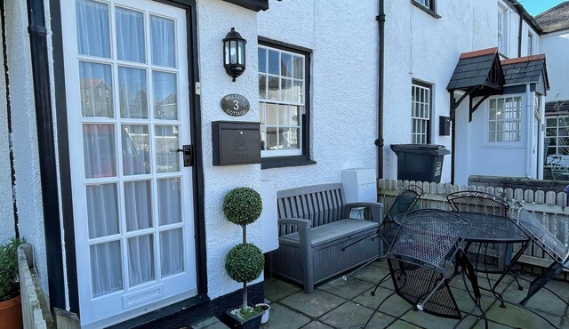 Mill Cote Cottage - Listed Character Cottage with Courtyard Garden