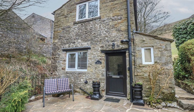 MILL COTTAGE, pet friendly, character holiday cottage in Buckden