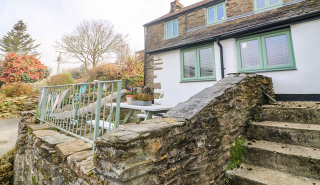MILL COTTAGE, pet friendly, character holiday cottage in Pelynt
