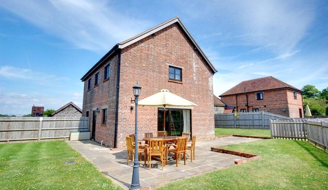 Mill Cottage - Three Bedroom House, Sleeps 6