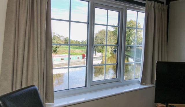 MILL END, pet friendly, character holiday cottage in Wrenbury