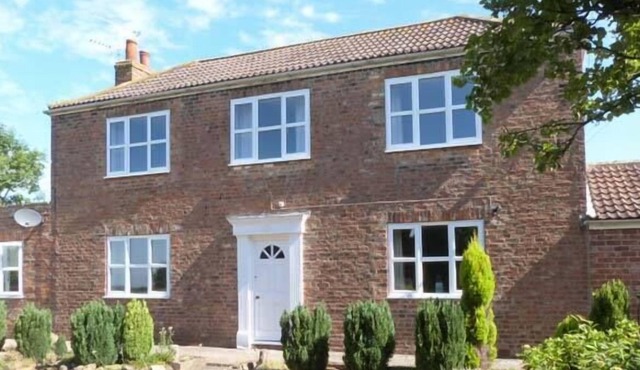 MILL FARM, pet friendly, character holiday cottage in Pocklington