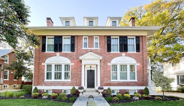 Mill Haus - Heated Swimming Pool, Hot Tub, Dog Friendly, Downtown