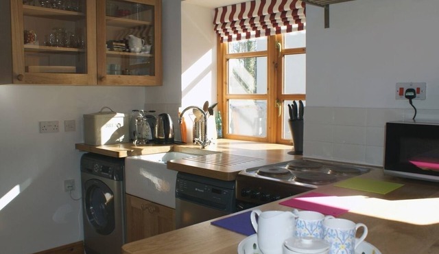 MILL HOUSE BARN, pet friendly, with open fire in South Tawton