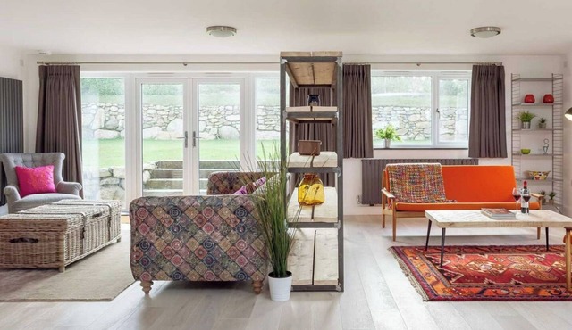 Mill House - SPACIOUS HOUSE OVERLOOKING GORGEOUS SENNEN COVE. DOG FRIENDLY.