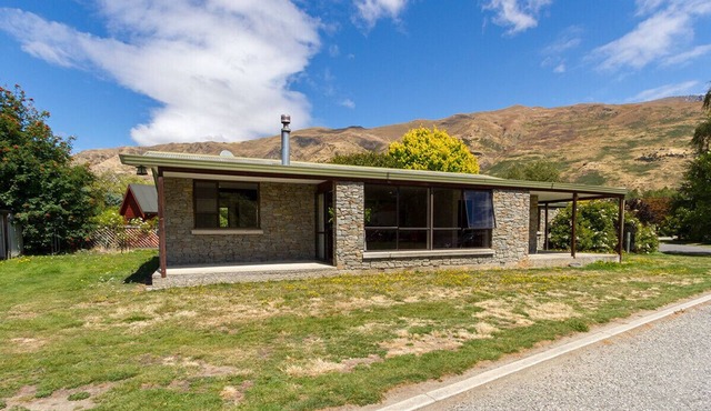 Mill House - Wanaka Holiday Home