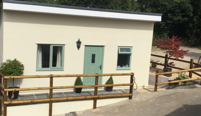 Mill Lane Cottage, a pretty cottage in beautiful countryside, 4 miles from Bath.