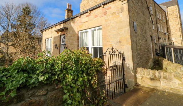 MILL RACE COTTAGE, pet friendly, character holiday cottage in Consett