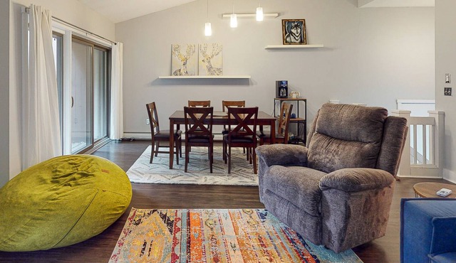 Mill Run getaway near Quechee Club & Main Street - mountain view, fireplace & AC