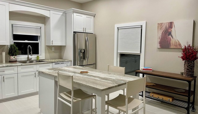« Mill Town »remodeled, sleeps 1-4 close Downtown Fort Mill & I77 to Charlotte