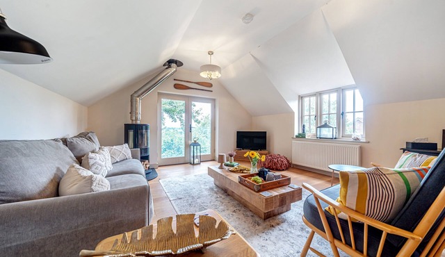 Mill View Burnham Norton - sleeps 4 guests in 2 bedrooms