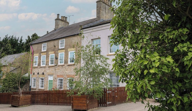 MILL VIEW DUPLEX, pet friendly, character holiday cottage in Cuckney