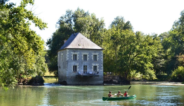 Mill with terrace on the water - variety, charm & space.