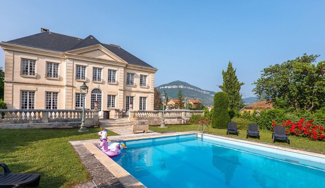 Millau apartment in bourgeois house