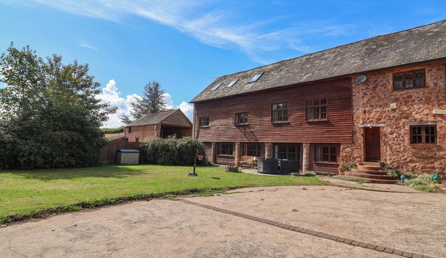 MILLBARN, pet friendly, country holiday cottage in Crowcombe
