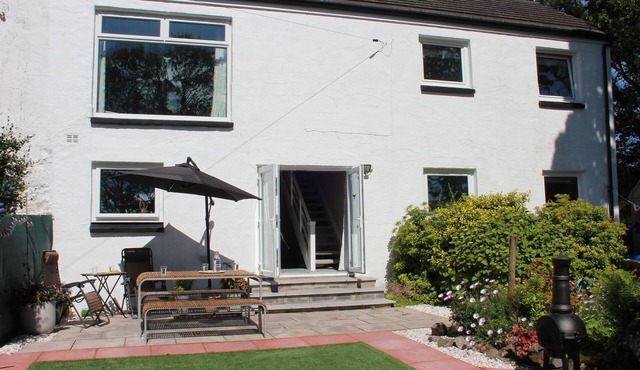 MILLBROOK COTTAGE, pet friendly, with open fire in Dalbeattie