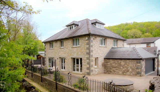 Millbrook Lodge is the perfect holiday retreat for you and your family to enjoy a 5-star luxury s...