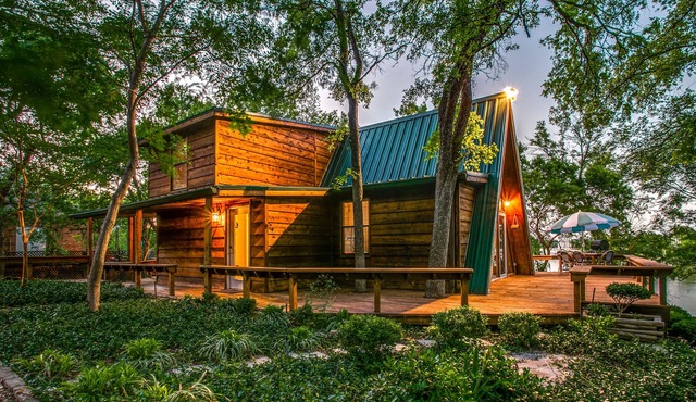 Miller's Cozy Lakeside Cabin - Lake Worth!