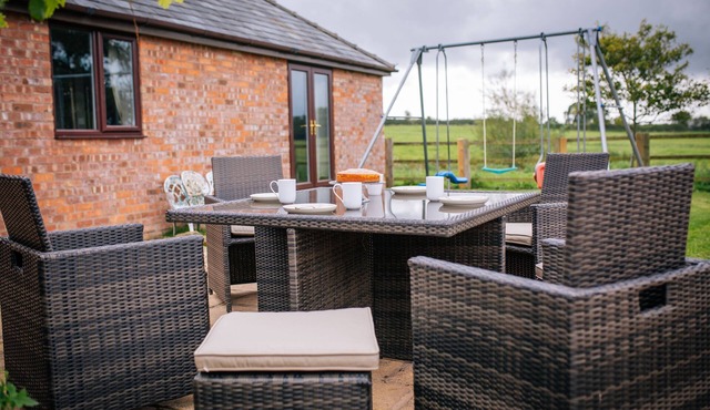 Millers House - Large three bedroomed bungalow in perfect rural setting.