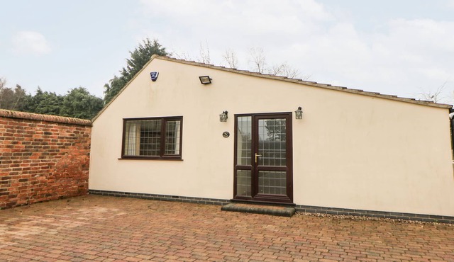 MILLERS RETREAT, pet friendly, with a garden in Bolsover