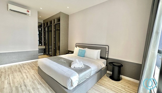 Millerz Square by Mykey