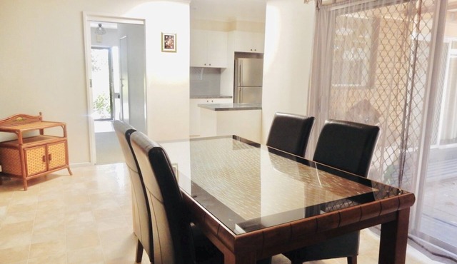 Millie’s cottage Cheerful 4 bedroom house near glen waverley