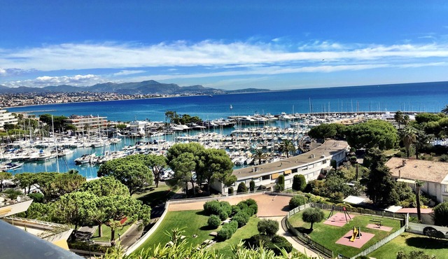 Million dollar view :100 Sq m plus terrace with private jacuzzi