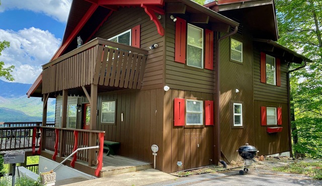 Million Dollar Full Mt LeConte View. Special - Dec 2025 Rates Reduced