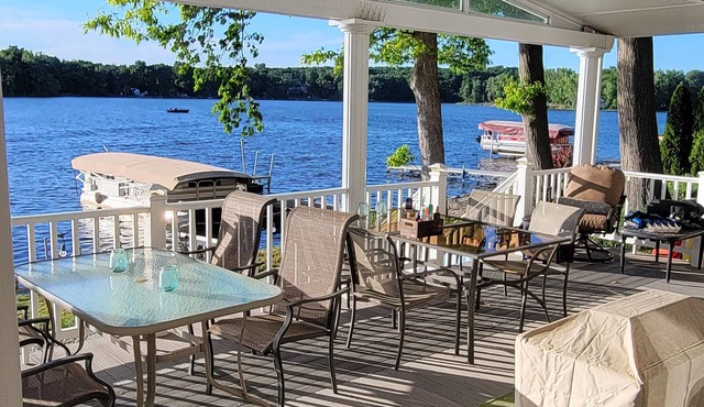 Million dollar lake views. 4 bed Cottage sleeps 6-8