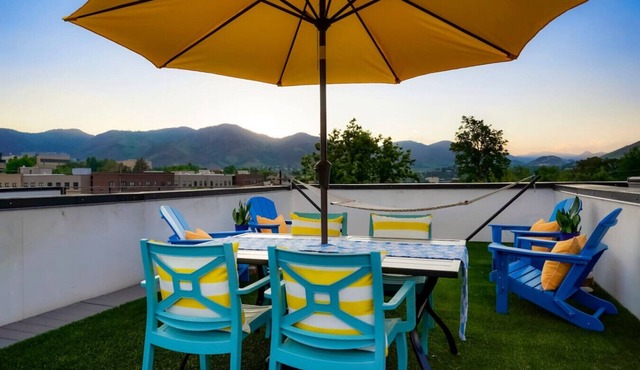 Million Dollar Rooftop MTN Views-2 King Beds-Walk to DT Golden + Red Rocks Close