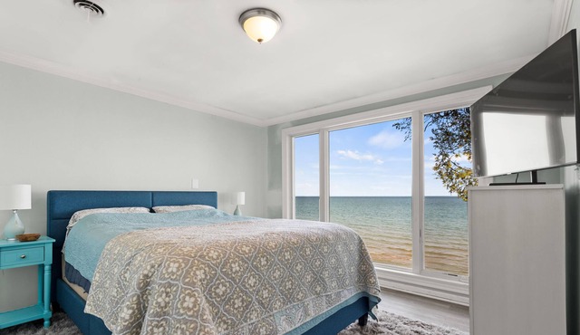 Million dollar views, lakefront home w/sandy beach