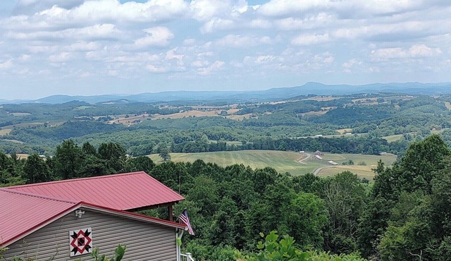 MILLION DOLLAR VIEW ! - 8 Person Mountain Home in Fancy Gap, Virginia