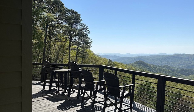 Million-dollar view, Hot tub, pool table, foosball, fire pit high-speed internet