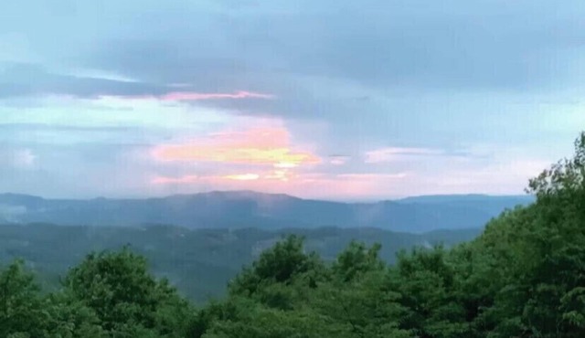 Million Dollar View just 1mile from the Ski Slopes!