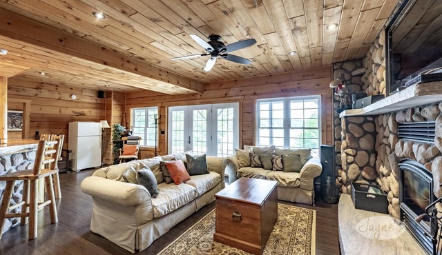 Million Dollar Views! 4bdrm 3bath Cottage on 3 Mile Lake-Hot Tub! Rooftop Deck!