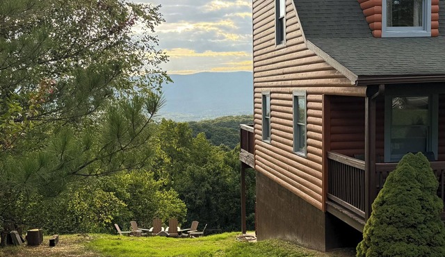 Million Dollar Views. Peaceful Solitude. Rustic cabin. 90 minutes from DC.
