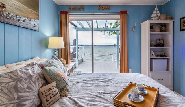 MILLION $ VIEWS NO EXTRA CHARGE! HOT TUB! POOL! BEACH! RESORT-LIKE AMENITIES!