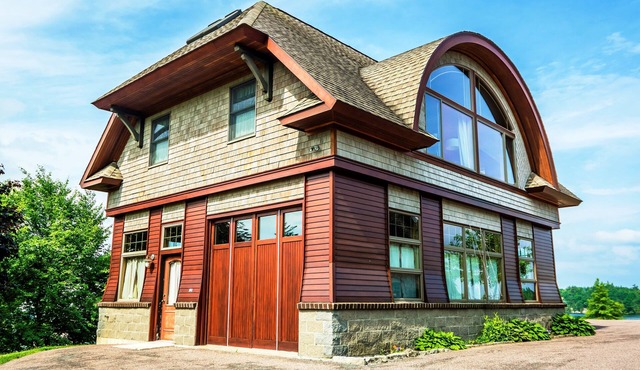 Millionaires Row with Close-up Views of the Ships and Castle