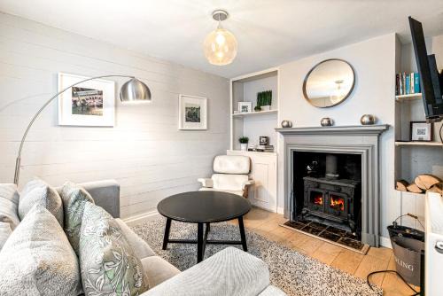 Mills Cottage - 1 parking space