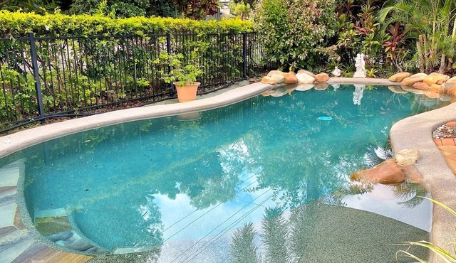 Mills Cottage - Wonderfully welcoming cottage with tropical entertaining space and lagoon-style pool