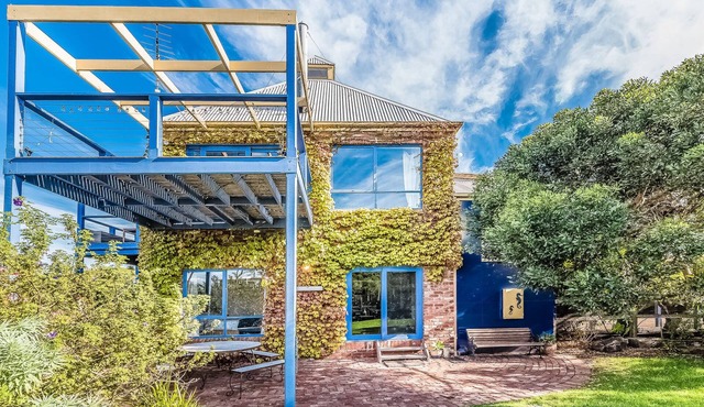 Mills Court, Quirky seaside house at Smiths Beach, bring the surf boards!