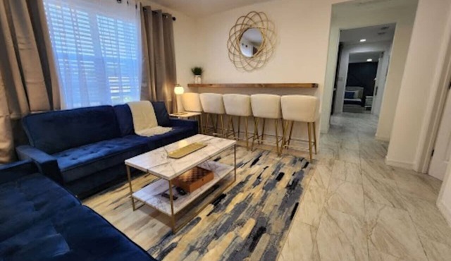 Mills House @WP. Sleeps 11 Renovated. Queen beds